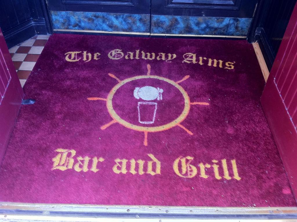 Galway Arms Inn מראה חיצוני תמונה